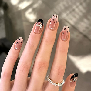 เล็บที่ทำไว้ล่วงหน้าสำหรับฤดูใบไม้ร่วงลายเสือดาวผีเสื้อทำด้วยมือสีคาราเมลล้วน - Product Image 1