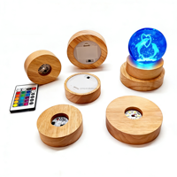 Base de lampe LED ronde en bois moderne avec télécommande, support d'affichage en cristal alimenté par batterie, support de boule de cristal de 6 cm et 8 cm, ornements en boule de cristal