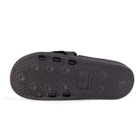 Vente en gros Curseurs de plage d'été légers pour hommes Logo personnalisé Tendance de la mode Pantoufles décontractées Utilisation en extérieur Mules Design léger
