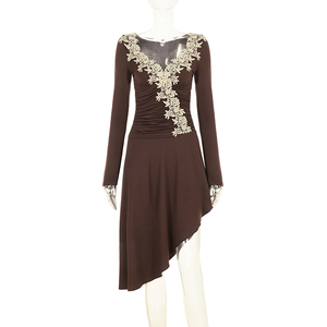 Robe midi élégante et flatteuse à manches longues, col en V, avec volants et empiècements, coupe irrégulière, style vacances, sexy et décontractée - Product Image 6