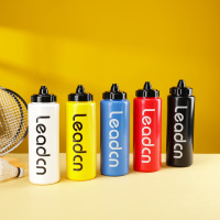 Bouteille en plastique souple Sports Bouteilles d'eau potable avec logo personnalisé Vente en gros