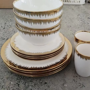 Vente en gros, Offre Spéciale : <span class=keywords><strong>Service</strong></span> de table en <span class=keywords><strong>porcelaine</strong></span> dure 16 pièces avec bord doré, pour 4 personnes, Prix de gros, Fabricant - Product Image 1