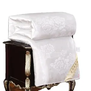 Hàn Quốc Phong Cách Lụa Chèn Đám Cưới Dày Mùa Đông Siêu Mềm Cừu Lông Cừu Bông Comforter Set