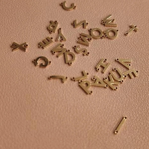 Vintage Initial-Anhänger 14K Goldfilled Schmuck 0,83mm Dick Dauerhafte Armbandherstellung Winzige Buchstaben-Charms - Product Image 4