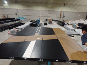 Porte de garage coulissante à double battant moderne 2026 avec porte piétonne intégrée, isolée, antivol, économe en énergie, surface finie - Product Image 5