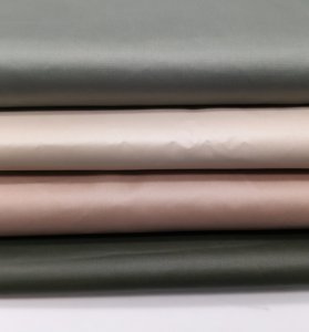 La más popular 300T100% P <span class=keywords><strong>brillo</strong></span> y cómoda película de piel semidull calandrado tela de tafetán de poliéster para chaqueta acolchada - Product Image 2