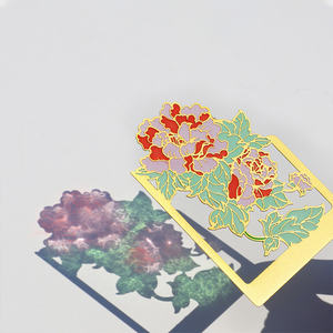 Segnalibro in Metallo Dorato con Ornamenti Trasparenti Motivo Basilica Segnalibri Cinesi - Product Image 3