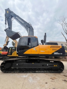 Excavatrice Hyundai 305LC-9T d'occasion en bon état, faible nombre d'heures, 30 tonnes, à vendre - Product Image 1