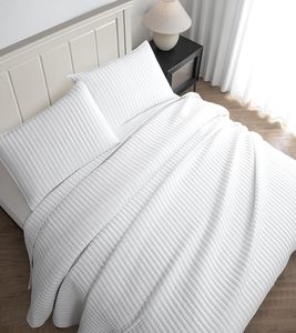 Edredón blanco transpirable ultra suave de <span class=keywords><strong>90</strong></span> "X 96", colcha de tamaño Queen, juego de edredón ligero prelavado para todas las estaciones - Product Image 2
