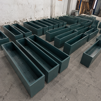 Bac à plantes en métal blanc pour séparateur de voies, barrière de rue, séparation routière extérieure, aménagement paysager urbain, projets d'espaces publics