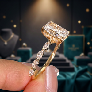 แหวนหมั้นทรงเรเดียนท์คัทสุดหรู ประดับเพชรทรงมาร์คีส์ด้านข้าง ทอง 14K เครื่องประดับชั้นดี เพชรเลี้ยงในห้องปฏิบัติการจากผู้ผลิต - Product Image 1