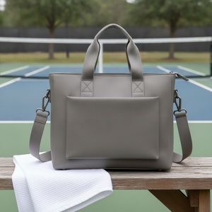 Sac de transport structuré en PU italien pour pickleball avec pochette magnétique pour chaussures, capacité de 2 raquettes, aspect italien, logo personnalisé, vente en gros - Product Image 3