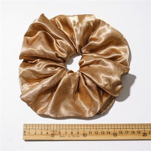 Coleteros de satén de seda suave personalizados al por mayor, extragrandes, tipo <span class=keywords><strong>donut</strong></span> y <span class=keywords><strong>para</strong></span> cola de caballo, estilo dulce <span class=keywords><strong>para</strong></span> fiestas, <span class=keywords><strong>para</strong></span> mujer - Product Image 4