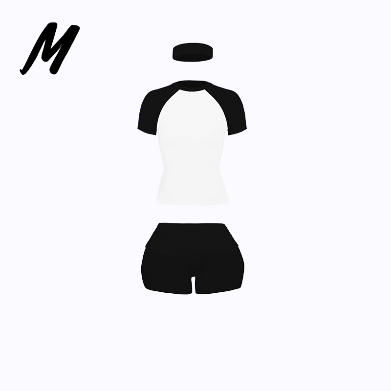 Completo con pantaloncini neri