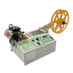Découpeuse automatique <span class=keywords><strong>de</strong></span> boucle <span class=keywords><strong>de</strong></span> crochet <span class=keywords><strong>de</strong></span> sangle <span class=keywords><strong>en</strong></span> nylon <span class=keywords><strong>de</strong></span> coupeur d'étiquettes <span class=keywords><strong>de</strong></span> ruban <span class=keywords><strong>de</strong></span> satin <span class=keywords><strong>de</strong></span> polyester froid chaud pour le film <span class=keywords><strong>de</strong></span> canettes <span class=keywords><strong>de</strong></span> bouteilles - Product Image 1