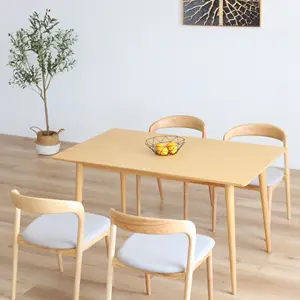 ריהוט מסעדה יוקרתי מודרני חדש צלחת כיסא עץ בית קפה מלון שולחן אוכל וכיסאות מעץ מלא סט פינת אוכל