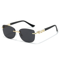 Lunettes de soleil sans monture à perles tendance pour femmes