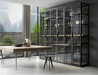 Meuble vitrine à vin sur mesure du sol au plafond en L, en verre, pour bar haut de gamme, achat en gros