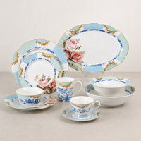 Ensembles de vaisselle fantaisie en céramique européenne New Bone China avec assiettes à roses, bols, tasses et soucoupes et tasse à café pour 12 personnes