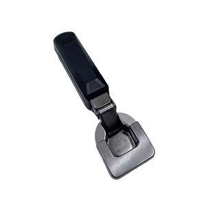 Bisagra lineal moderna de 2 vías con placa base decorativa de acero, bisagra oculta de plástico negro con cierre suave para muebles de cocina - Product Image 1