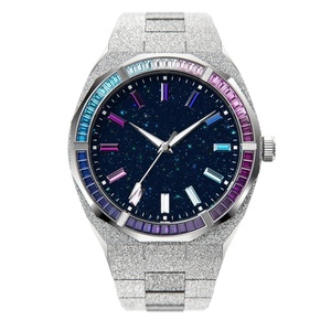 Montre classique en acier inoxydable argenté prête à être expédiée, avec lunette sertie de pierres arc-en-ciel, cadran effet poussière d'étoiles, bracelet en acier givré, montre à quartz pour homme - Product Image 1