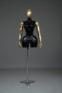 Maniquí de Torso Femenino de Talla Grande con Acabado Galvanizado en Oro y Brazos Desmontables - Product Image 5