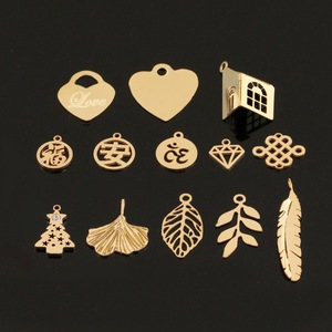 Pendentifs et breloques en or rempli 14 carats GP US, <span class=keywords><strong>flocon</strong></span> de neige, plume, trèfle, arbre de vie, fabrication de bijoux permanents, vente en gros - Product Image 1