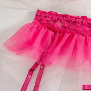 Set di Lingerie Francese a 3 Pezzi con Reggicalze, Pizzo Rosa Trasparente Ricamato, Reggiseno Sexy con Decorazione a Bottoni, Slip Leggermente Modellanti - Product Image 4