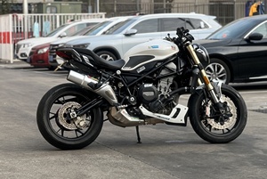 Moto <span class=keywords><strong>de</strong></span> rue Benelli 752S 752cc à deux cylindres parallèles refroidis par eau, fourche avant avec <span class=keywords><strong>frein</strong></span> <span class=keywords><strong>Brembo</strong></span> et ABS - Product Image 5