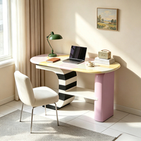 Table d'écriture informatique ovale en résine marbrée dégradée, prête à être expédiée, avec pieds asymétriques irréguliers bicolores, style traditionnel pour salon