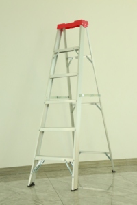 <span class=keywords><strong>Escalera</strong></span> <span class=keywords><strong>de</strong></span> Aluminio Portátil Tipo A <span class=keywords><strong>de</strong></span> Una Sola Cara con Certificación CE para Interiores y Exteriores - Product Image 2