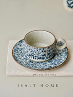Ensemble de tasses à café en poterie artisanale rustique avec soucoupes – Vaisselle en céramique écologique résistante à la chaleur, vaisselle vintage en grès pour la table