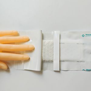 แผ่นปิดแผลซิลิโคนแบบมีขอบ สำหรับหลังผ่าตัด ซึมซับสูง ปลอดเชื้อ ระบายอากาศได้ดี ราคาโรงงาน - Product Image 4