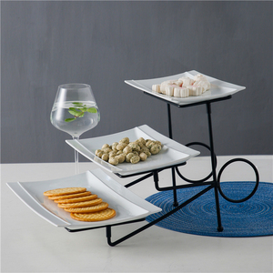 13 İnç 11 İnç 9 İnç Beyaz Seramik Servis Tepsisi Seti, Büfe Sunumu için Üç Katlı Metal Standlı - Product Image 3