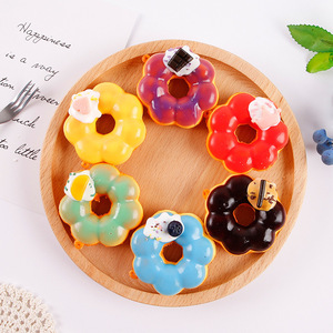 Jouet Squishy de Simulation de Desserts pour Enfants, Modèle Donut et Gâteau en PU à Rebond Lent, Double Fonction : Aimant de Réfrigérateur et Petit Pendentif Décoratif - Product Image 4