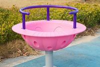 Chaise tournante colorée en plastique PP pour aire de jeux, équipement de jeu rotatif intérieur/extérieur