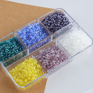 Cuentas de semillas de cristal de colores brillantes y arcoíris transparentes 11/0 cuentas de semillas redondas de Rocailles de alta calidad de 2mm - Product Image 2