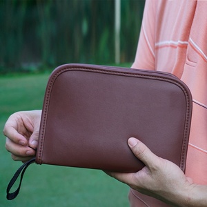 Usine Personnalisé <span class=keywords><strong>Golf</strong></span> Boîte Cadeau Outil Pu Sac Accessoires De <span class=keywords><strong>Golf</strong></span> Kit Tee Ball Brosse De Nettoyage Télémètre Clip Tableau De Bord - Product Image 4