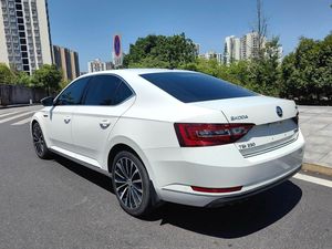 Autos Usados Baratos en Venta, <span class=keywords><strong>Skoda</strong></span> <span class=keywords><strong>Superb</strong></span> 2016 Blanco, 1.8T Automático, Volante a la Izquierda, Sedán de Gasolina - Product Image 4