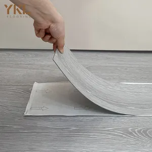 Auto-pâte imperméable de feuille de PVC de ménage Assemblage et démontage faciles Carreaux de sol en plastique