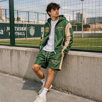 Ensemble de survêtement rétro 2 pièces pour homme : veste zippée à capuche et short en nylon froissé imprimé, coupe-vent, style streetwear, avec patchs de football