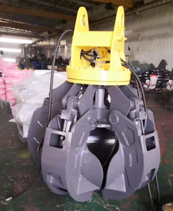 Escavatore Takeuchi TB216 con Pinza per Rottami Metallici e Pinza Polipropilene - Product Image 3