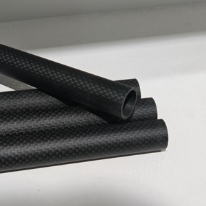 Los componentes estéticos del coche deportivo de fibra de carbono mate a rayas se fabrican mediante el moldeado de tubos huecos. - Product Image 3