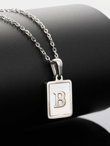 A-Z Lettre Collier Ensemble À <span class=keywords><strong>La</strong></span> Mode En Acier Inoxydable et Titane Bijoux Lien Chaîne Coin Forme <span class=keywords><strong>pour</strong></span> Filles <span class=keywords><strong>Amis</strong></span> En Gros Cadeau - Product Image 6