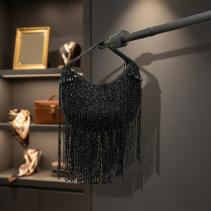 Sac de soirée demi-lune perlé fait main avec bandoulière à lignes, accessoire de fête tendance - Product Image 3