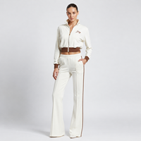 Ensemble de survêtement vintage années 70 personnalisé pour femme, crème, avec haut zippé côtelé contrastant et pantalon de survêtement évasé à plis, fabrication OEM
