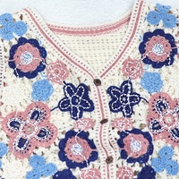 Gilet en tricot floral tendance avec mini-perles décoratives, vêtement d'extérieur sans manches à la mode