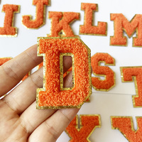 Meilleure vente Lettres orange brodées en 3D de l'alphabet en chenille de A à Z avec bordure pailletée dorée Écusson en feutre