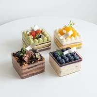 Boîte à gâteau carrée transparente jetable de qualité alimentaire en plastique PS de 3 mm d'épaisseur, imprimée en sérigraphie, pour mousse au chocolat