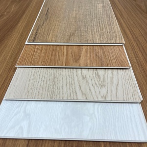 Échantillon gratuit de revêtement de <span class=keywords><strong>sol</strong></span> en vinyle SPC écologique antidérapant à emboîtement de 4 mm d'épaisseur, à clic rapide pour les chambres et les cuisines - Product Image 3